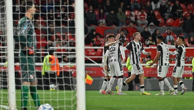Independiente se fue de Avellaneda goleado por Gimnasia de Mendoza e insultado por su gente