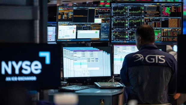 La disparada del crudo y del rendimiento de los bonos lastimaron a Wall Street