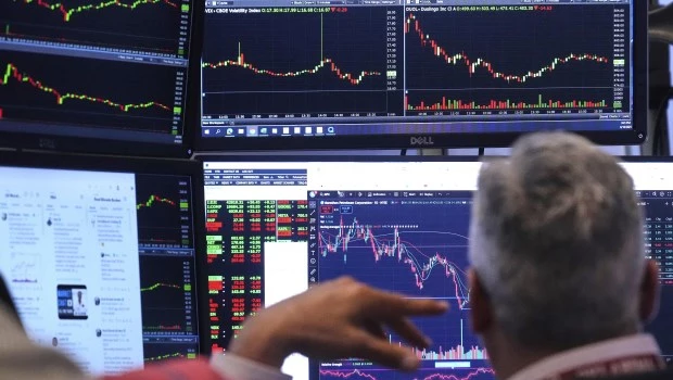 El riesgo país vuelve a bajar y se ubica por debajo de los 500 puntos