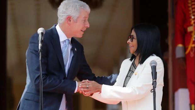 La presidenta encargada de Venezuela, Delcy Rodríguez, y el secretario de Energía de Estados Unidos, Chris Wright.