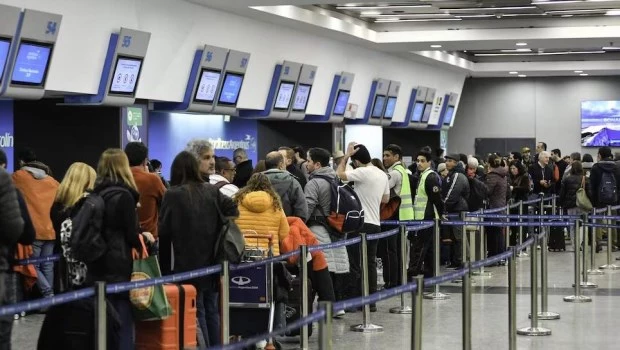 Paro aeronaútico: postergan la medida de fuerza y habrá normalidad en los vuelos