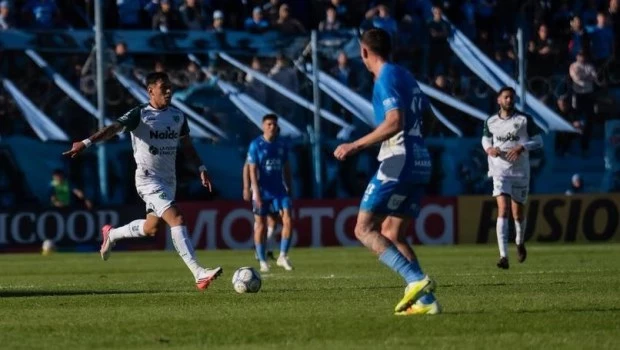 Sarmiento golpeó a Estudiantes de Río Cuarto y se llevó un triunfo clave por la permanencia