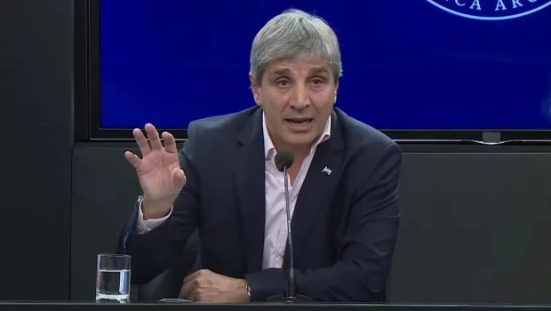 Caputo habló sobre Malvinas, reafirmó el rumbo económico y sostuvo que la morosidad “no genera un problema sistémico”