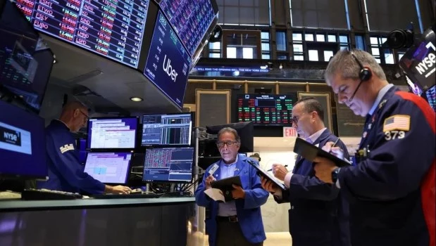 El riesgo país recuperó el sendero bajista y finalizó la semana por debajo de los 500 puntos