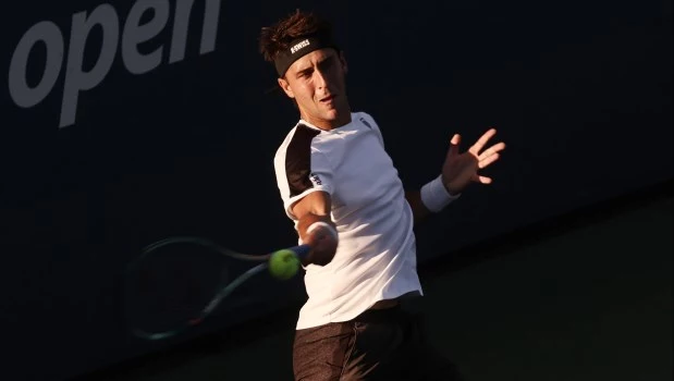 Etcheverry le ganó a Navone, quien había eliminado a Djokovic.