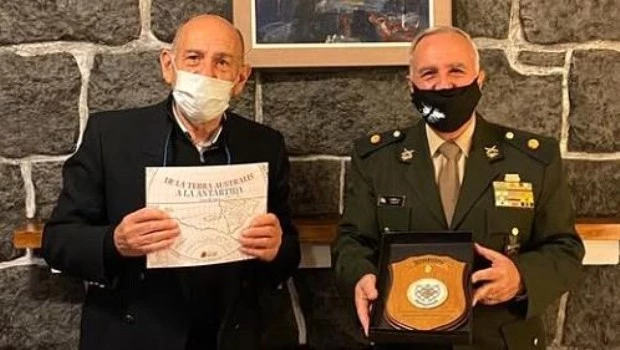 En marzo de 2021, el autor de la nota, por entonces director de la Escuela Superior de Guerra Conjunta de las Fuerzas Armadas, se reunió con el rector de la Universidad Nacional de Tierra Del Fuego, Ing. Juan José Castelucci.