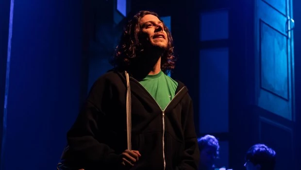 “El teatro despierta en la gente algo bien distinto de lo que le ofrecen otras narrativas como las de las plataformas o el cine”, advierte el actor. (Foto: Camila Brescia).