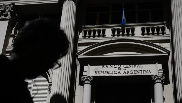 Sin referencias regionales, cayó el Merval y el BCRA miró desde afuera