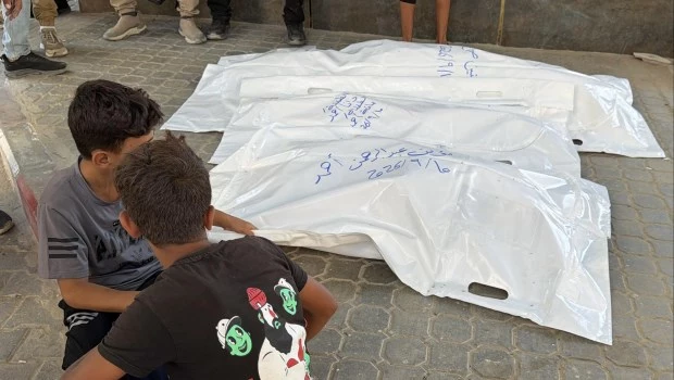 Un matrimonio y sus hijas de 8 y 12 años mueren en un ataque israelí a una casa en Gaza