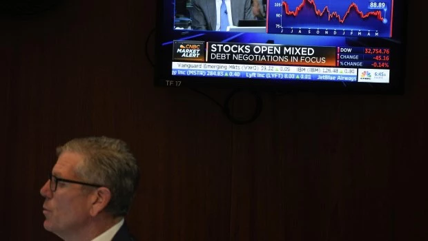 Wall Street cerró en rojo, en vilo por el IPC de hoy