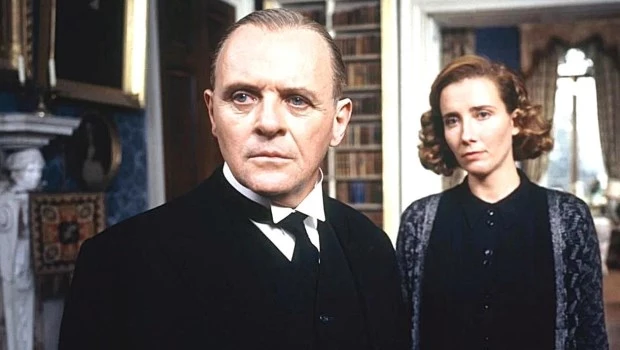 La novela llevada al cine en 1993 fue protagonizada por Anthony Hopkins y Emma Thompson.