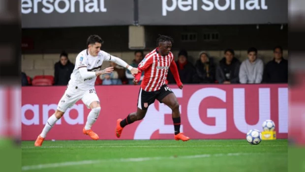 Estudiantes le ganó agónicamente a Platense y quedó cerca de los puestos de play off