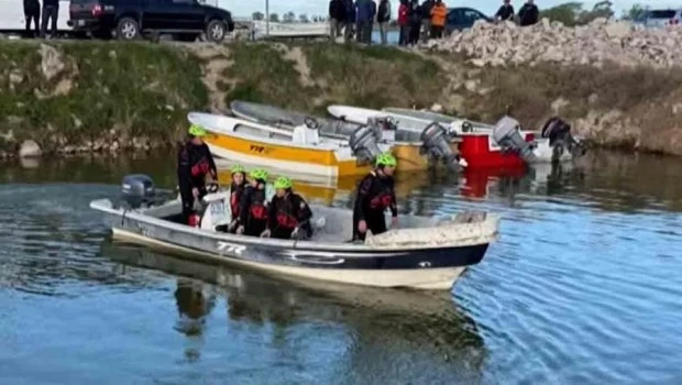 Tras el vuelco de una lancha en Laguna del Monte mureren cuatro personas y hay un desaparecido