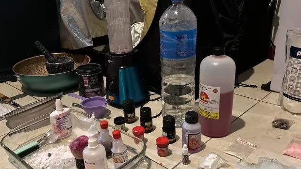 La policía desbarata una cocina de droga en Villa Crespo montada por un venezolano