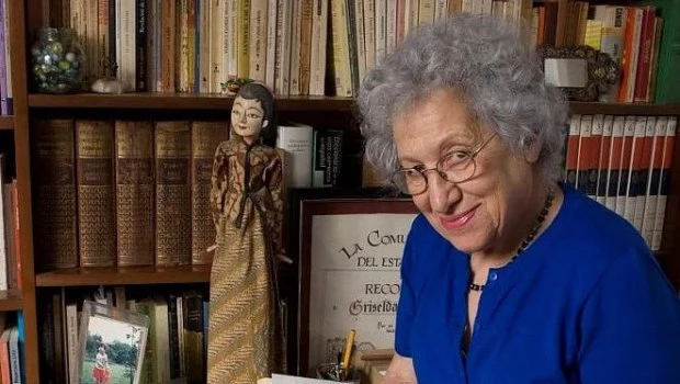 En 2005, Griselda Gambaro fue la primera mujer en inaugurar la Feria Internacional del Libro de Buenos Aires.
