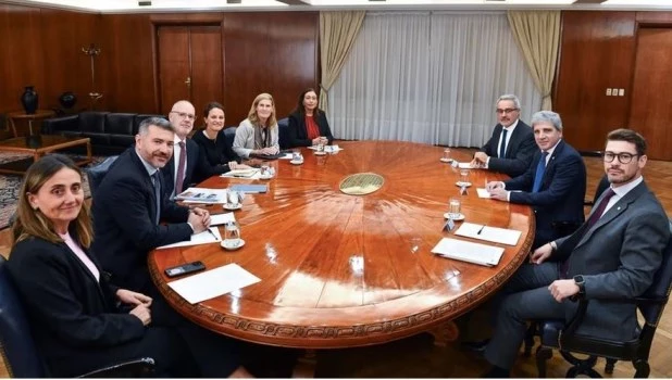 Caputo avanzó con el Banco Mundial en financiamiento para sectores estratégicos