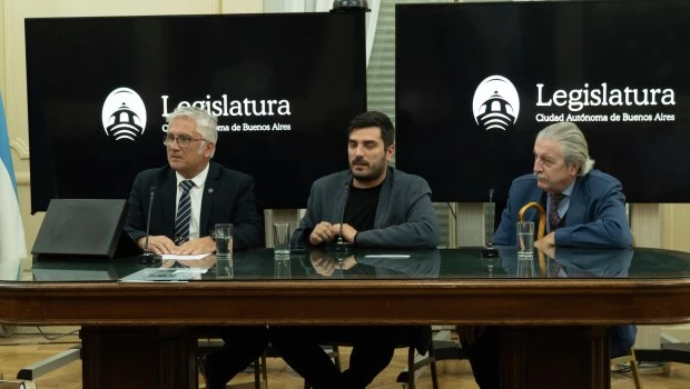 El presidente de la Federación de Pato, Miguel Di Pasquale; el legislador Francisco Loupias; y el historiador Roberto Elissalde.