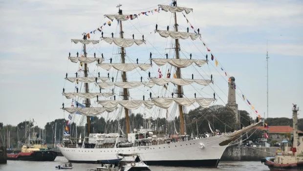 La Fragata Libertad arribó a Buenos Aires y culminó su 54° Viaje de Instrucción