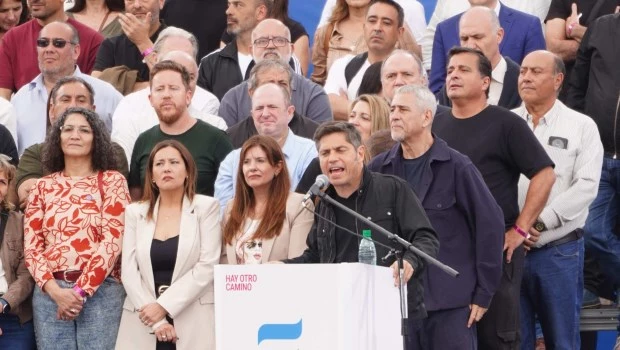 Kicillof promete a la militancia "una historia nueva, distinta y mejor”