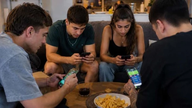 Apuestas online: la trampa que acecha a los jóvenes