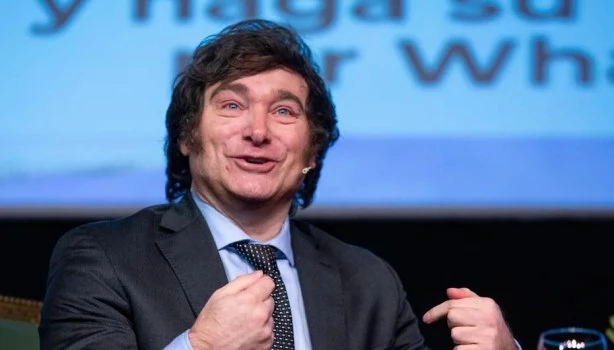 Milei lleva a 12 gobernadores a París para mostrar apoyo político
