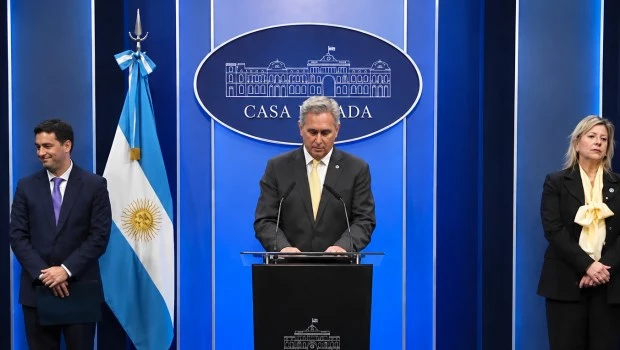 El Gobierno dio detalles de la llegada del Papa y analiza declarar asueto