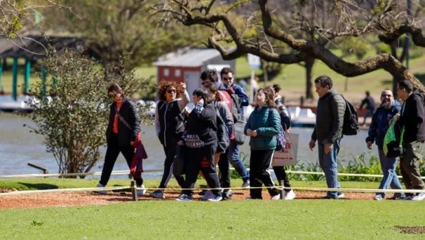 La primavera llegó a la Ciudad de Buenos Aires con una jornada agradable pero muy ventosa