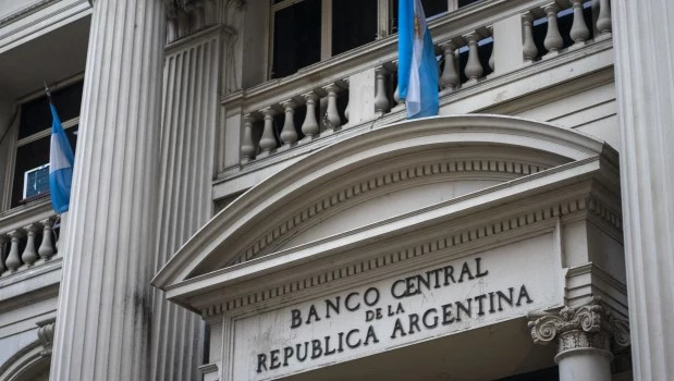 El Banco Central cortó la racha compradora y las reservas cayeron por el pago al FMI