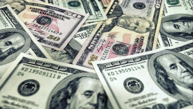 El dólar encadenó su tercera alza consecutiva