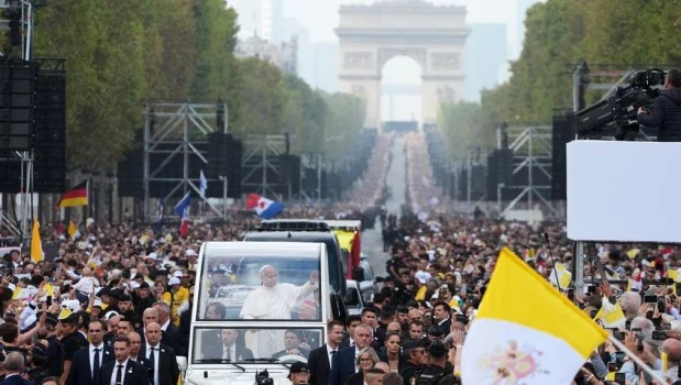 El Santo Padre anima a los católicos a perseverar en su fe en una Francia laica