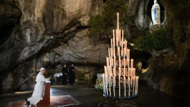 El Papa rezó en Lourdes por una Francia libre de violencia y odio y gobernantes sabios y generosos"