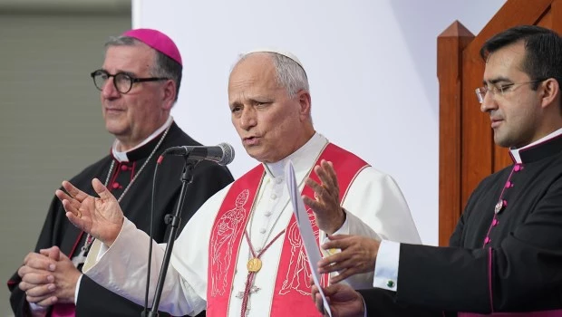 El papa hizo una dura condena del aborto y la eutanasia desde Francia