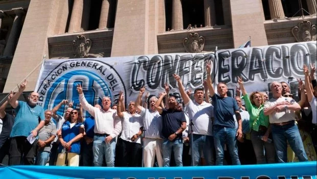 Las dos CTA apuran a la CGT y anunciaron un nuevo paro