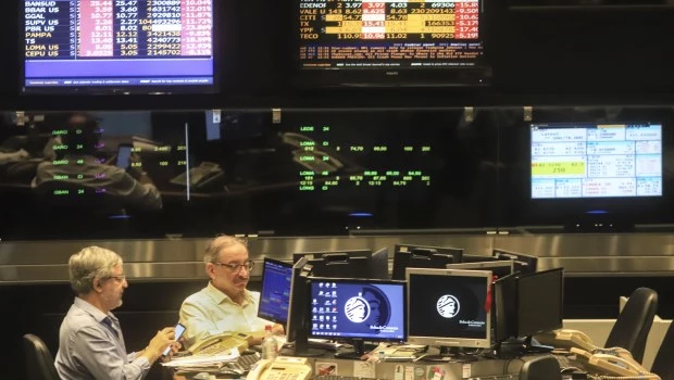 El riesgo país cae y se acerca a los 600 puntos