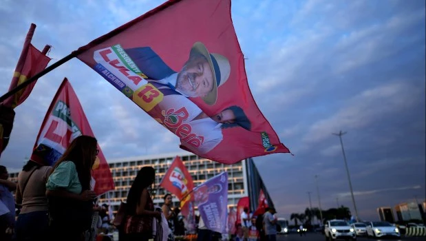 Lula deja la silla vacía en el último debate