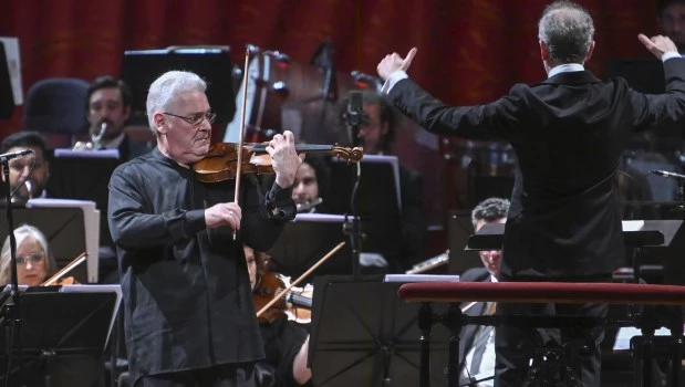 El gran violinista israelí se prodigó ante un público que lo recibió con júbilo y aplausos.