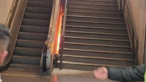 Se incendió una escalera mecánica en la estación de trenes de Constitución