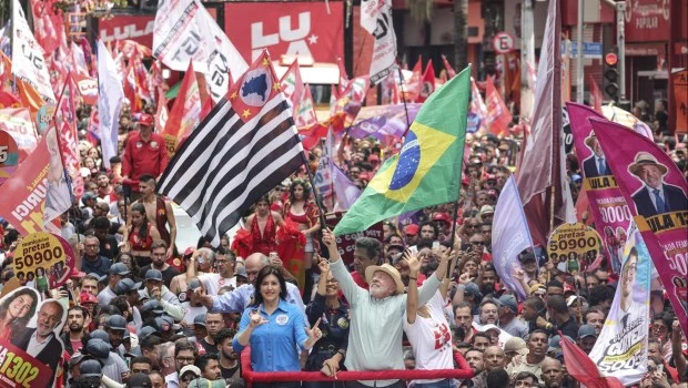 "El último baile": Lula cerró su campaña en São Paulo ante una multitud vestida de rojo