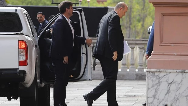 Federico Sturzenegger al llegar esta mañana a la casa Rosada. NA