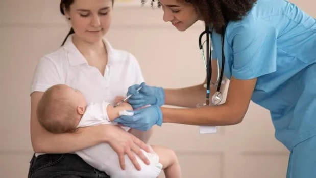 La vacunación es la medida más eficaz para prevenir la meningitis.