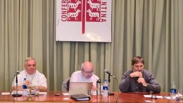 La Iglesia se reunió con el Gobierno y fijó su posición con dureza: "Los gestos solos no alcanzan"