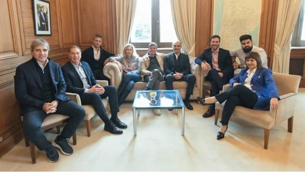 El Gobierno vuelve a reunir a la Mesa Política y despliega una agenda de gestión ministerial