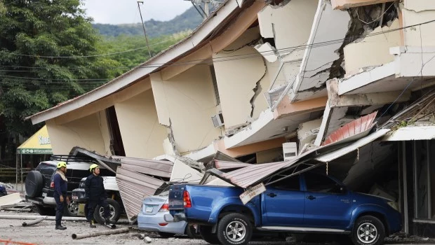Un terremoto de magnitud 7,7 sacude Panamá y activa la amenza de tsunami