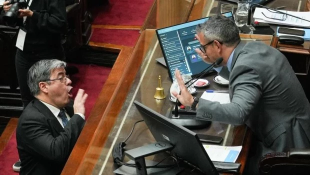 El oficialismo convocó a una megasesión para el 21 de octubre y bloquea el avance opositor contra el DNU 70