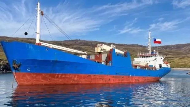 Chile advierte riesgo de “evento crítico” por buque que cruzará aguas argentinas hacia Malvinas