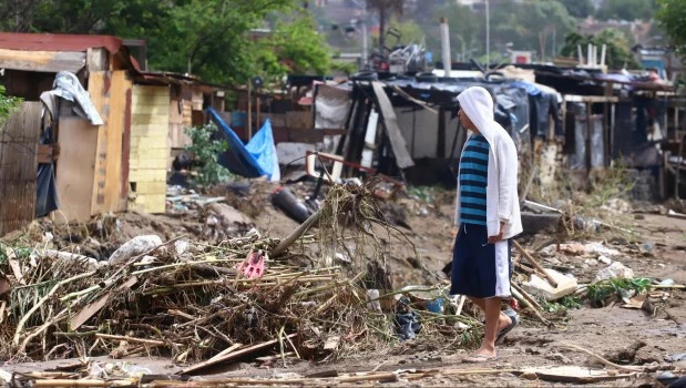 Una menor muerta y diez personas desaparecidas por el huracán Rachel en México