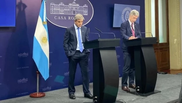 Piden la detención de Caputo y Bausili por las operaciones con derivados de oro del Banco Central