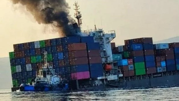 Singapur confirmó el hundimiento de un portacontenedores y daños en otro en el estrecho de Ormuz