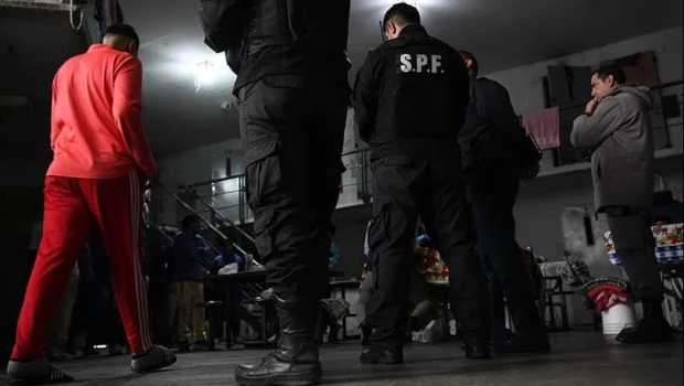 Continúan los operativos de traslado de reclusos desde Devoto hasta Marcos Paz.