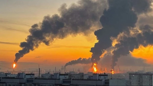 Ucrania desobedece a Trump y reanuda los ataques contra las refinerías rusas